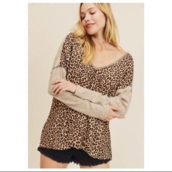 Leopard Print V-Neck Long Sleeve Top W/Beige Ribbed Contrast-NEW - Picture 6 of 8